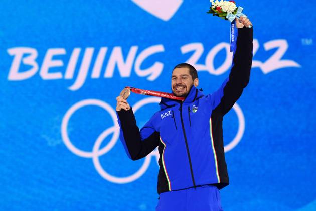 Photo Gian Mattia D Alberto - LaPresse February 10, 2022 Zhangjiakou, China Beijing 2022 Winter Olympic Games, Olympische Spiele, Olympia, OS - Men s snowboard cross medal ceremony In the pic: Omar Visintin, bronze medal  Copyright: xGianxMattiaxD Albertox-xLaPressex