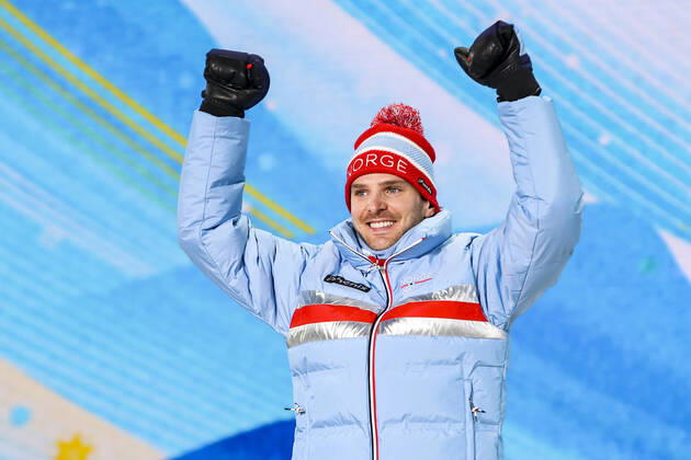 OLYMPICS - Winter Olympic Games, Olympische Spiele, Olympia, OS Beijing 2022 ZHANGJIAKOU,CHINA,10.FEB.22 - OLYMPICS, NORDIC SKIING, NORDIC COMBINED, CROSS COUNTRY - Winter Olympic Games Beijing 2022, 10km Gundersen, men, award ceremony. Image shows Joergen Graabak (NOR).. GEPAxpictures xPatrickxSteiner