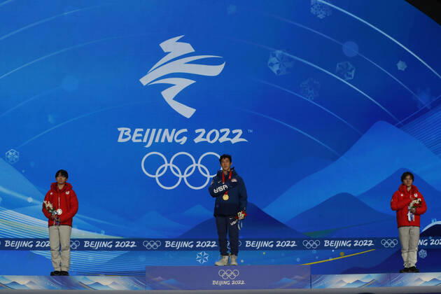 2022 Olympic Winter games, Winterspiele,Spiele, Summer games Figure skating, Eiskunstlauf BEIJING, CHINA, FEB 10: Yuma Kagiyama (JON) celebrates winning the silver medal, Nathen Chen (USA) celebrates winning the gold medal and Shoma celebrates winning the bronze medal during the medals ceremony for Men s Figure Skating at the Beijing 2022 Olympic Winter Games at Beijing Medals Plaza. Beijing Beijing Medals Plaza China 7154_252121 Copyright: xDavidxMcIntyre PentaxPressx