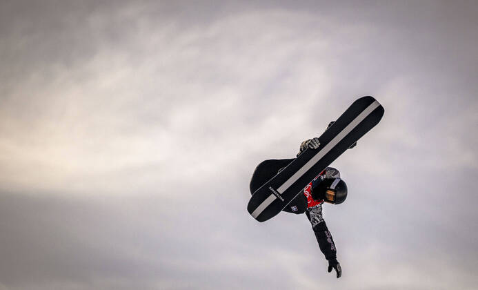 (220211) -- ZHANGJIAKOU, Feb. 11, 2022 -- Shaun White of the United States competes during men s snowboard halfpipe final of Beijing 2022 Winter Olympics at Genting Snow Park in Zhangjiakou, north China s Hebei Province, Feb. 11, 2022. ) (BEIJING2022)CHINA-ZHANGJIAKOU-OLYMPIC Winter games, Winterspiele,Spiele, Summer games MEN S SNOWBOARD HALFPIPE-FINAL (CN) XiaoxYijiu 