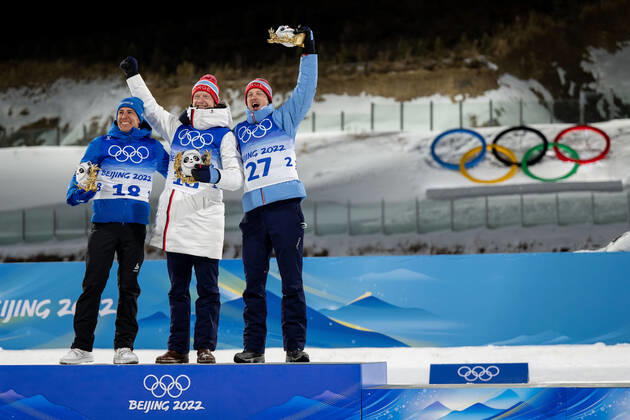 220212 Quentin Fillon Maillet of France, Johannes Thingnes Bo of Norway and Tarjei Bo of Norway celebrate after men s biathlon 10 km sprint during day 8 of the 2022 Winter Olympics on February 12, 2022 in Zhangjiakou. Photo: Joel Marklund BILDBYRAN kod JM JM0280 bbeng skidskytte biathlon skiskyting Olympic Games, Olympische Spiele, Olympia, OS olympics winter olympics os ol olympiska spel vinter-os olympiske leker peking peking 2022 beijing 2022 beijing 2022 olympic games beijing 2022 winter olympic games peking-os beijing-ol vinter-ol sprint Jubel Copyright: JOELxMARKLUND BB220212JM081