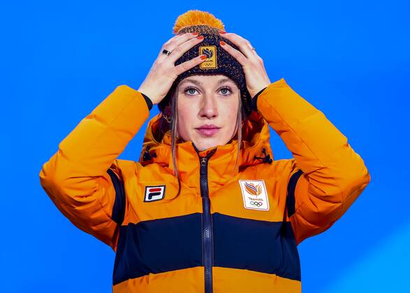 BEIJING Suzanne Schulting is honored at Medal Plaza for her gold medal in the 1000 meters on the eighth day of the 2022 Winter Olympics in Beijing, China. Schulting has become Olympic short track champion for the second time in a row at this distance. ANP VINCENT JANNINK xVIxANPxSportx xxANPxIVx