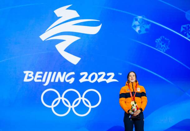 BEIJING Suzanne Schulting is honored at Medal Plaza for her gold medal in the 1000 meters on the eighth day of the 2022 Winter Olympics in Beijing, China. Schulting has become Olympic short track champion for the second time in a row at this distance. ANP VINCENT JANNINK xVIxANPxSportx xxANPxIVx