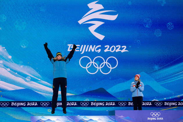 220212 Elvira Öberg at the medal ceremony for women?s biathlon 7,5 km sprint during day 8 of the 2022 Winter Olympics on February 12, 2022 in Zhangjiakou. Photo: Vegard Grott BILDBYRAN kod VG VG0239 Olympic Games, Olympische Spiele, Olympia, OS olympics winter olympics os ol olympiska spel vinter-os olympiske leker peking peking 2022 beijing 2022 beijing 2022 olympic games beijing 2022 winter olympic games peking-os beijing-ol vinter-ol bbeng medaljeseremoni medaljceremoni medal ceremony Sverige Sweden Copyright: VEGARDxGRoTT BB220212VG055