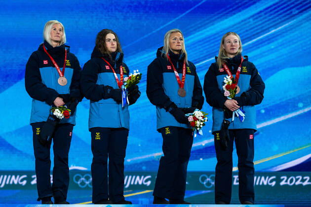 220212 Jonna Sundling, Maja Dahlqvist, Ebba Andersson and Frida Karlsson of Sweden with bronze medals at the medal ceremony for women?s cross-country skiing 4x5 km relay during day 8 of the 2022 Winter Olympics on February 12, 2022 in Zhangjiakou. Photo: Vegard Grott BILDBYRAN kod VG VG0239 Olympic Games, Olympische Spiele, Olympia, OS olympics winter olympics os ol olympiska spel vinter-os olympiske leker peking peking 2022 beijing 2022 beijing 2022 olympic games beijing 2022 winter olympic games peking-os beijing-ol vinter-ol bbeng medaljeseremoni medaljceremoni medal ceremony Sverige Sweden Copyright: VEGARDxGRoTT BB220212VG079