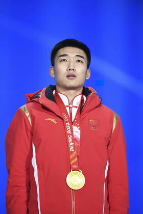BEIJING, CHINA - FEBRUARY 12: Gold medallist Tingyu Gao of Team China celebrates during the Men s 500m medal ceremony on Day 8 of the Beijing 2022 Winter Olympic Games, Olympische Spiele, Olympia, OS at Beijing Medal Plaza on February 12, 2022 in Beijing, China.  Copyright: xVCGx CFP111368929062 