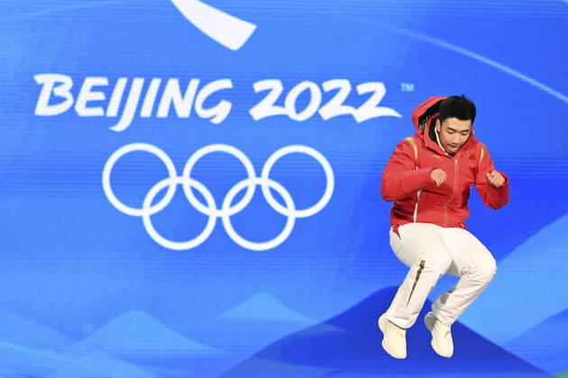 BEIJING, CHINA - FEBRUARY 12: Gold medallist Tingyu Gao of Team China celebrates during the Men s 500m medal ceremony on Day 8 of the Beijing 2022 Winter Olympic Games, Olympische Spiele, Olympia, OS at Beijing Medal Plaza on February 12, 2022 in Beijing, China.  Copyright: xVCGx CFP111368929063 
