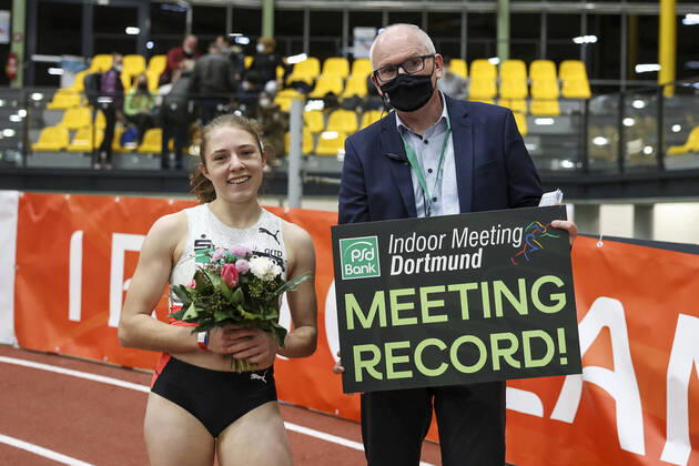 Bilder des Jahres 2022, Sport 02 Februar Sport Themen der Woche KW06 Sport Bilder des Tages PSD Bank Indoor Meeting Dortmund, 12.02.2022 Meeting-Rekord fuer Lilly Kaden (LG Olympia Dortmund) ueber 200m; PSD Bank Indoor Meeting Dortmund am 12.02.2022 in der Helmut-Koernig-Halle in Dortmund (Deutschland). Copyright: xBEAUTIFULxSPORTS AxelxKohringx