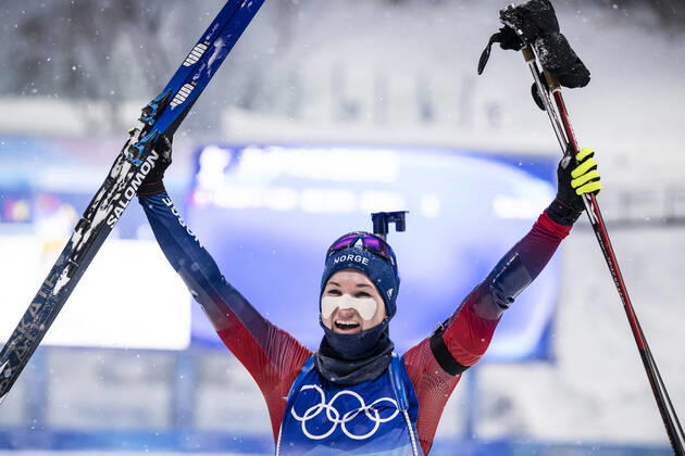 220213 Marte Olsbu Roiseland of Norway celebrates after competing in women s biathlon 10 km pursuit during day 9 of the 2022 Winter Olympics on February 13, 2022 in Zhangjiakou. Photo: Joel Marklund BILDBYRAN kod JM JM0281 bbeng skidskytte biathlon skiskyting Olympic Games, Olympische Spiele, Olympia, OS olympics winter olympics os ol olympiska spel vinter-os olympiske leker peking peking 2022 beijing 2022 beijing 2022 olympic games beijing 2022 winter olympic games peking-os beijing-ol vinter-ol jaktstart dam jubel norge Copyright: JOELxMARKLUND BB220213JM044
