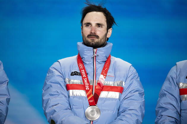 220213 Hans Christer Holund of Norway with his silver medal at the medal ceremony for men s cross-country skiing 4 x 10 km relay during day 9 of the 2022 Winter Olympics on February 13, 2022 in Zhangjiakou. Photo: Jon Olav Nesvold BILDBYRAN COP 217 JE0041 Olympic Games, Olympische Spiele, Olympia, OS olympics winter olympics os ol olympiska spel vinter-os olympiske leker peking peking 2022 beijing 2022 beijing 2022 olympic games beijing 2022 winter olympic games peking-os beijing-ol vinter-ol 9 bbeng norge Copyright: JONxOLAVxNESVOLD BB220213JE117