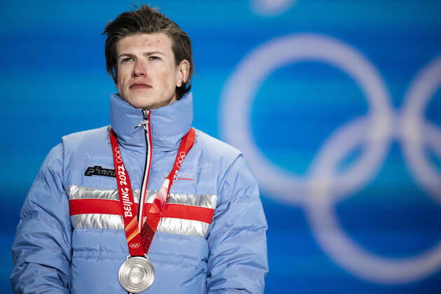 220213 Johannes Hosflot Klaebo of Norway with his silver medal at the medal ceremony for men s cross-country skiing 4 x 10 km relay during day 9 of the 2022 Winter Olympics on February 13, 2022 in Zhangjiakou. Photo: Jon Olav Nesvold BILDBYRAN COP 217 JE0041 Olympic Games, Olympische Spiele, Olympia, OS olympics winter olympics os ol olympiska spel vinter-os olympiske leker peking peking 2022 beijing 2022 beijing 2022 olympic games beijing 2022 winter olympic games peking-os beijing-ol vinter-ol 9 bbeng norge Copyright: JONxOLAVxNESVOLD BB220213JE118