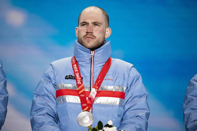 220213 Pal Golberg of Norway with his silver medal at the medal ceremony for men s cross-country skiing 4 x 10 km relay during day 9 of the 2022 Winter Olympics on February 13, 2022 in Zhangjiakou. Photo: Jon Olav Nesvold BILDBYRAN COP 217 JE0041 Olympic Games, Olympische Spiele, Olympia, OS olympics winter olympics os ol olympiska spel vinter-os olympiske leker peking peking 2022 beijing 2022 beijing 2022 olympic games beijing 2022 winter olympic games peking-os beijing-ol vinter-ol 9 bbeng norge Copyright: JONxOLAVxNESVOLD BB220213JE120