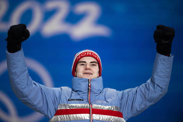 220213 Marius Lindvik of Norway celebrates at the medal ceremony for men s Ski jumping, Skispringen, Ski, nordisch large hill individual during day 9 of the 2022 Winter Olympics on February 13, 2022 in Zhangjiakou. Photo: Jon Olav Nesvold BILDBYRAN COP 217 JE0041 Olympic Games, Olympische Spiele, Olympia, OS olympics winter olympics os ol olympiska spel vinter-os olympiske leker peking peking 2022 beijing 2022 beijing 2022 olympic games beijing 2022 winter olympic games peking-os beijing-ol vinter-ol 9 bbeng norge jubel guld Copyright: JONxOLAVxNESVOLD BB220213JE134