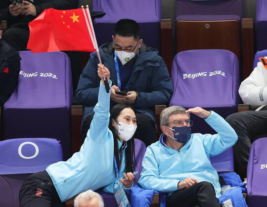 (220213) -- BEIJING, Feb. 13, 2022 -- International Olympic Committee (IOC) president Thomas Bach (R) and IOC member Zhang Hong watch during short track Speed skating, Eisschnelllauf events at Capital Indoor Stadium in Beijing, capital of China, Feb. 13, 2022. ) (BEIJING2022)CHINA-BEIJING-OLYMPIC Winter games, Winterspiele,Spiele, Summer games SHORT TRACK SPEED SKATING-IOC-BACH (CN) CaoxCan
