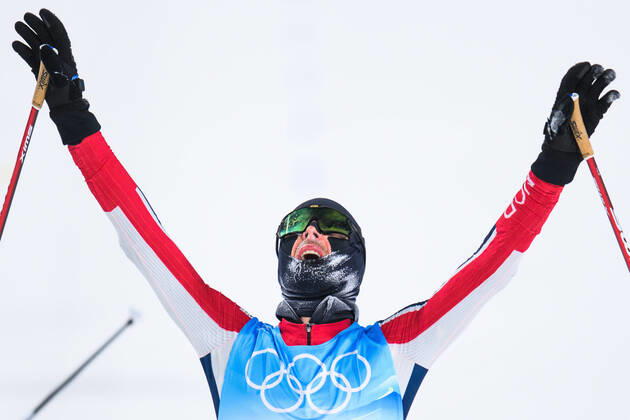 Bilder des Jahres 2022, Sport 02 Februar Sport Themen der Woche KW 07 Sport Bilder des Tages 220215 Jorgen Graabak of Norway celebrates after finish in men s nordic combined individual 10 km during day 11 of the 2022 Winter Olympics on February 15, 2022 in Zhangjiakou. Photo: Jon Olav Nesvold BILDBYRAN COP 217 JE0042 nordisk kombination nordic combined nordisk kombinert Olympic Games, Olympische Spiele, Olympia, OS olympics winter olympics os ol olympiska spel vinter-os olympiske leker peking peking 2022 beijing 2022 beijing 2022 olympic games beijing 2022 winter olympic games peking-os beijing-ol vinter-ol 11 bbeng celebration jubel norge norway Copyright: JONxOLAVxNESVOLD BB220215JE083