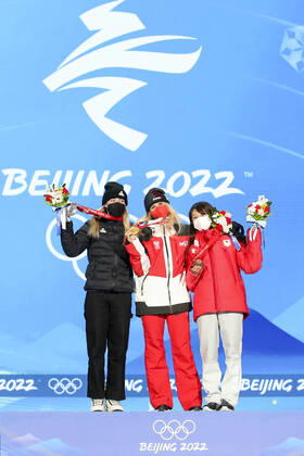OLYMPICS - Winter Olympic Games, Olympische Spiele, Olympia, OS Beijing 2022 BEIJING,CHINA,15.FEB.22 - OLYMPICS, SNOWBOARDING - Winter Olympic Games Beijing 2022, Big Air, ladies, award ceremony. Image shows Zoi Sadowski Synnott (NZL), Anna Gasser (AUT) and Kokomo Murase (JPN). Keywords: medal. GEPAxpictures xPatrickxSteiner