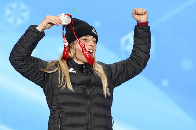 OLYMPICS - Winter Olympic Games, Olympische Spiele, Olympia, OS Beijing 2022 BEIJING,CHINA,15.FEB.22 - OLYMPICS, SNOWBOARDING - Winter Olympic Games Beijing 2022, Big Air, ladies, award ceremony. Image shows the rejoicing of Zoi Sadowski Synnott (NZL). Keywords: medal.  GEPAxpictures xPatrickxSteiner