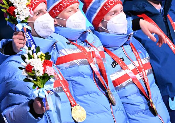 China Olympics 2022 Medal Ceremony 8115686 15.02.2022 Gold medalists Norway s Hallgeir Engebraaten, Peder Kongshaug and Sverre Lunde Pedersen pose on the podium during the medal ceremony for the men s Speed skating, Eisschnelllauf team pursuit event of the Beijing 2022 Winter Olympic Games, Olympische Spiele, Olympia, OS at the Medals Plaza in Beijing, China. Vladimir Astapkovich Sputnik Beijing China  Copyright: xVladimirxAstapkovichx
