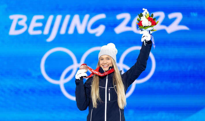 15.02.2022, Zhangjiakou 2022 Winter Olympics in Beijing. Freestyle skiing medal ceremony. Freestyle skier Kelly Sildaru has ended Estonia s 12-year Winter Olympics medals drought by bagging bronze in the Women s Freeski Slopestyle in Beijing. On the photo Kelly Sildaru. Photo Tairo Lutter, Postimees Zhangjiakou Zhangjiakou China 1TL15FEB22D21  Copyright: xTairoxLutterx Kelly Sildaru