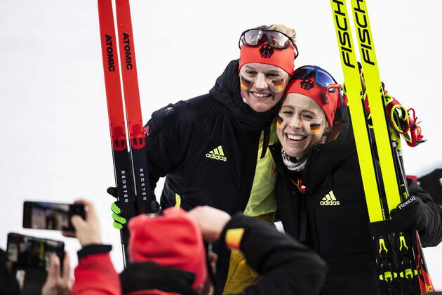 Bilder des Jahres 2022, Sport 02 Februar Sport Themen der Woche KW 07 Sport Bilder des Tages 220216 Katharina Hennig and Victoria Carl of Germany celebrate after competing in women s cross-country skiing team sprint final during day 12 of the 2022 Winter Olympics on February 16, 2022 in Zhangjiakou. Photo: Vegard Grott BILDBYRAN kod VG JM0288 bbeng skidor cross-country skiing langrenn Olympic Games, Olympische Spiele, Olympia, OS olympics winter olympics os ol olympiska spel vinter-os olympiske leker peking peking 2022 beijing 2022 beijing 2022 olympic games beijing 2022 winter olympic games peking-os beijing-ol vinter-ol dam sprint lagsprint jubel Copyright: VEGARDxGRoTT BB220216VG053