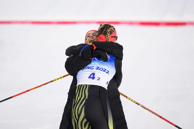 220216 Katharina Hennig and Victoria Carl of Germany celebrate efter finishing first in women s cross-country skiing team sprint during day 12 of the 2022 Winter Olympics on February 16, 2022 in Zhangjiakou. Photo: Joel Marklund BILDBYRAN kod JM JM0288 bbeng skidor cross-country skiing langrenn Olympic Games, Olympische Spiele, Olympia, OS olympics winter olympics os ol olympiska spel vinter-os olympiske leker peking peking 2022 beijing 2022 beijing 2022 olympic games beijing 2022 winter olympic games peking-os beijing-ol vinter-ol dam sprint lagsprint jubel Copyright: JOELxMARKLUND BB220216JM216