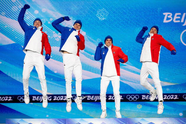 220216 Fabien Claude, Emilien Jacquelin, Simon Desthieux and Quentin Maillet Fillon of France celebrate at the medal ceremony for men s biathlon 4 x 7,5 km relay during day 12 of the 2022 Winter Olympics on February 16, 2022 in Zhangjiakou. Photo: Jon Olav Nesvold BILDBYRAN COP 217 JE0043 Olympic Games, Olympische Spiele, Olympia, OS olympics winter olympics os ol olympiska spel vinter-os olympiske leker peking peking 2022 beijing 2022 beijing 2022 olympic games beijing 2022 winter olympic games peking-os beijing-ol vinter-ol 12 bbeng skidskytte stafett frankrike france Copyright: JONxOLAVxNESVOLD BB220216JE135