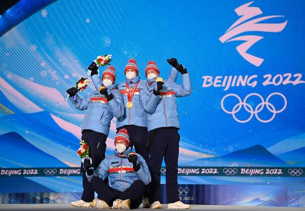 BEIJING 2022, Biathlon, 4x7,5km Staffel M?nner, Siegerehrung China Olympics 2022 Medal Ceremony 8117019 16.02.2022 Gold medalists Norway s Sturla Holm Laegreid, Tarjei Boe, Johannes Thingnes Boe and Vetle Sjaastad Christiansen celebrate during an award ceremony for the biathlon men s 4x7.5 km relay event during the Beijing 2022 Winter Olympic Games, Olympische Spiele, Olympia, OS at the Medals Plaza in Zhangjiakou, China. Alexey Filippov Sputnik Beijing China Copyright: xAlexeyxFilippovx
