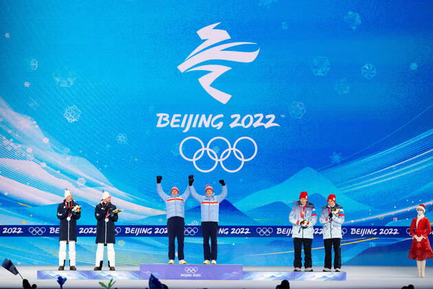 220217 Iivo Niskanen and Joni Mäki of Finland, Erik Valnes and Johannes Hosflot Klaebo of Norway and Alexander Bolshunov and Alexander Terentev ROC (Russia) at the medal ceremony for men s cross-country skiing team sprint during day 13 of the 2022 Winter Olympics on February 17, 2022 in Zhangjiakou. Photo: Vegard Grott BILDBYRAN kod VG JM0291 bbeng Olympic Games, Olympische Spiele, Olympia, OS olympics winter olympics os ol olympiska spel vinter-os olympiske leker peking peking 2022 beijing 2022 beijing 2022 olympic games beijing 2022 winter olympic games peking-os beijing-ol vinter-ol medaljceremoni medaljeseremoni finland jubel norge ryssland Copyright: VEGARDxGRoTT BB220217VG027