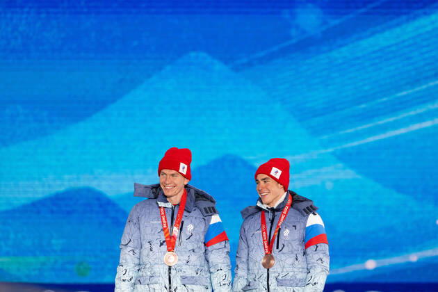 220217 Alexander Bolshunov and Alexander Terentev ROC (Russia) with their bronze medals at the medal ceremony for men s cross-country skiing team sprint during day 13 of the 2022 Winter Olympics on February 17, 2022 in Zhangjiakou. Photo: Vegard Grott BILDBYRAN kod VG JM0291 bbeng Olympic Games, Olympische Spiele, Olympia, OS olympics winter olympics os ol olympiska spel vinter-os olympiske leker peking peking 2022 beijing 2022 beijing 2022 olympic games beijing 2022 winter olympic games peking-os beijing-ol vinter-ol medaljceremoni medaljeseremoni jubel ryssland brons bronze Copyright: VEGARDxGRoTT BB220217VG029