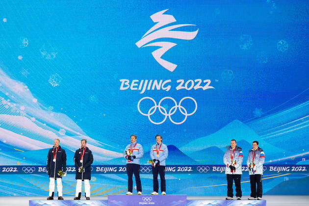 220217 Iivo Niskanen and Joni Mäki of Finland, Erik Valnes and Johannes Hosflot Klaebo of Norway and Alexander Bolshunov and Alexander Terentev ROC (Russia) at the medal ceremony for men s cross-country skiing team sprint during day 13 of the 2022 Winter Olympics on February 17, 2022 in Zhangjiakou. Photo: Vegard Grott BILDBYRAN kod VG JM0291 bbeng Olympic Games, Olympische Spiele, Olympia, OS olympics winter olympics os ol olympiska spel vinter-os olympiske leker peking peking 2022 beijing 2022 beijing 2022 olympic games beijing 2022 winter olympic games peking-os beijing-ol vinter-ol medaljceremoni medaljeseremoni finland jubel norge ryssland Copyright: VEGARDxGRoTT BB220217VG032