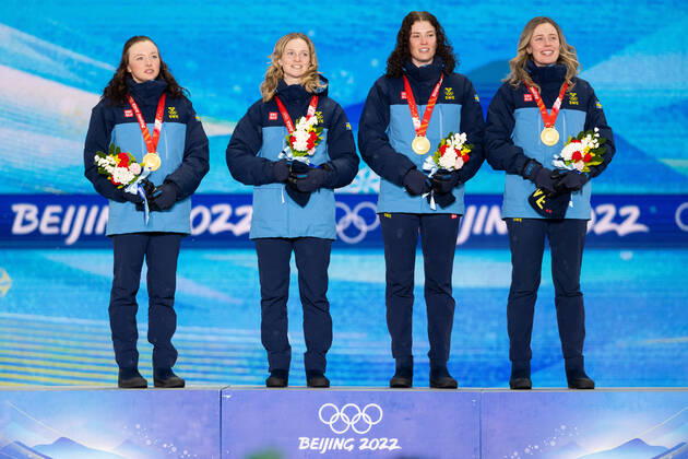 220217 Linn Persson, Mona Brorsson, Hanna Öberg and Elvira Öberg of Sweden with their gold medals at the medal ceremony for women s biathlon 4 x 6 km relay during day 13 of the 2022 Winter Olympics on February 17, 2022 in Zhangjiakou. Photo: Vegard Grott BILDBYRAN kod VG JM0291 bbeng Olympic Games, Olympische Spiele, Olympia, OS olympics winter olympics os ol olympiska spel vinter-os olympiske leker peking peking 2022 beijing 2022 beijing 2022 olympic games beijing 2022 winter olympic games peking-os beijing-ol vinter-ol medaljceremoni medaljeseremoni skidskytte stafett jubel sverige guld gold medalj Copyright: VEGARDxGRoTT BB220217VG044