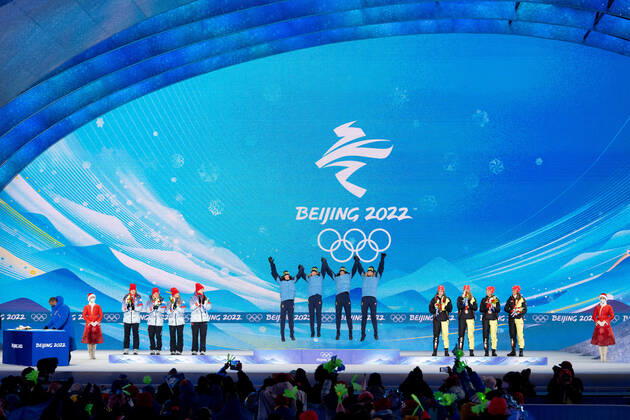 220217 Irina Kazakevich, Kristina Reztsova, Svetlana Mironova and Uliana Nigmatullina of Roc (Russia), Linn Persson, Mona Brorsson, Hanna Öberg and Elvira Öberg of Sweden and Vanessa Voigt, Vanessa Hinz, Franziska Preuss and Denise Herrmann of Germany at the medal ceremony for women s biathlon 4 x 6 km relay during day 13 of the 2022 Winter Olympics on February 17, 2022 in Zhangjiakou. Photo: Vegard Grott BILDBYRAN kod VG JM0291 bbeng Olympic Games, Olympische Spiele, Olympia, OS olympics winter olympics os ol olympiska spel vinter-os olympiske leker peking peking 2022 beijing 2022 beijing 2022 olympic games beijing 2022 winter olympic games peking-os beijing-ol vinter-ol medaljceremoni medaljeseremoni skidskytte stafett jubel sverige ryssland tyskland Copyright: VEGARDxGRoTT BB220217VG082