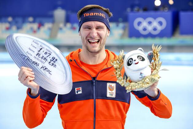 Bilder des Jahres 2022, Sport 02 Februar Sport Themen der Woche KW 07 Sport Bilder des Tages BEIJING - TeamNL s Thomas Krol during the men s 1000 meters ceremony at the 2022 Winter Olympics in Beijing, China. ANP VINCENT JANNINK Speed skating, Eisschnelllauf Men s 1000m 2022 xVIxANPxSportx xxANPxIVx