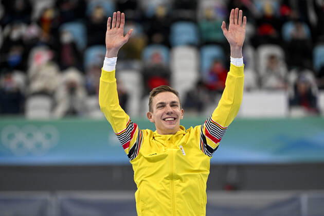 Belgian speed skater Bart Swings celebrates on the podium after winning the final of the men s mass start Speed skating, Eisschnelllauf event at the Beijing 2022 Winter Olympics in Beijing, China, Saturday 19 February 2022. The winter Olympics are taking place from 4 February to 20 February 2022. LAURIExDIEFFEMBACQ  x11255816x