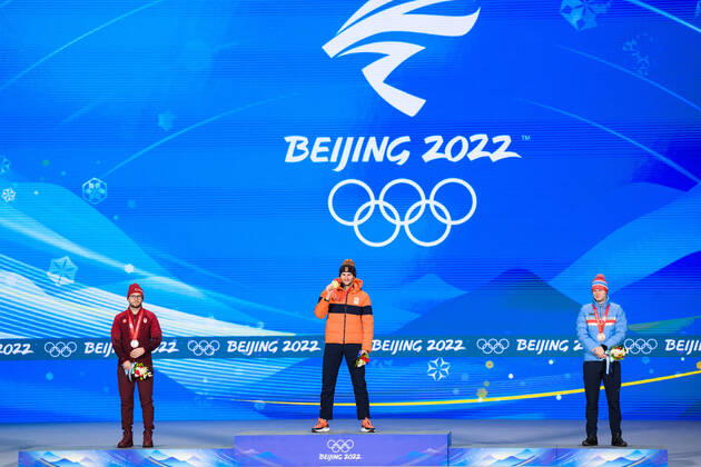 220219 Laurent Dubreuil of Canada, Thomas Krol of Netherlands and Havard Holmefjord Lorentzen of Norway at the medal ceremony for men s Speed skating, Eisschnelllauf 1000 meter during day 15 of the 2022 Winter Olympics on February 19, 2022 in Beijing. Photo: Mathias Bergeld BILDBYRAN kod MB MB0346 skridskor speed skating Olympic Games, Olympische Spiele, Olympia, OS olympics winter olympics os ol olympiska spel vinter-os olympiske leker peking peking 2022 beijing 2022 beijing 2022 olympic games beijing 2022 winter olympic games peking-os beijing-ol vinter-ol 15 bbeng medaljceremoni medal ceremony norge norway Copyright: MATHIASxBERGELD BB220219MB038