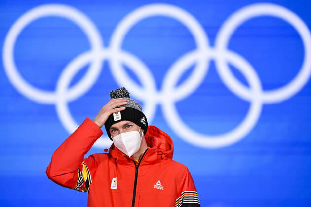 Belgian speed skater Bart Swings, winner of the gold medal celebrates on the podium of the medal ceremony of the men s mass start Speed skating, Eisschnelllauf event at the Beijing 2022 Winter Olympics in Beijing, China, Saturday 19 February 2022. Bart Swings won the gold medal. The winter Olympics are taking place from 4 February to 20 February 2022. LAURIExDIEFFEMBACQ  x11289162x