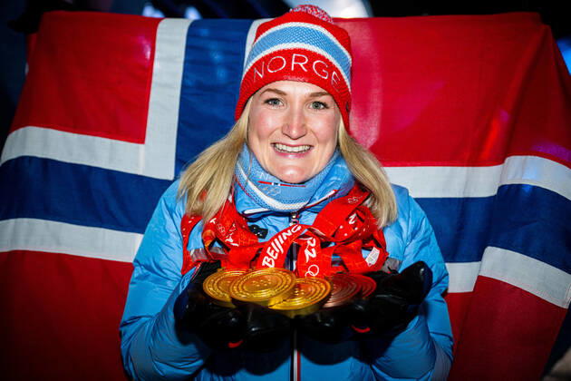 220219 Marte Olsbu Roiseland of Norway poses with her medals during day 15 of the 2022 Winter Olympics on February 19, 2022 in Zhangjiakou. Photo: Vegard Grott BILDBYRAN kod VG VG0246 bbeng Olympic Games, Olympische Spiele, Olympia, OS olympics winter olympics os ol olympiska spel vinter-os olympiske leker peking peking 2022 beijing 2022 beijing 2022 olympic games beijing 2022 winter olympic games peking-os beijing-ol vinter-ol medaljceremoni medaljeseremoni norge norway Copyright: VEGARDxGRoTT BB220219VG098