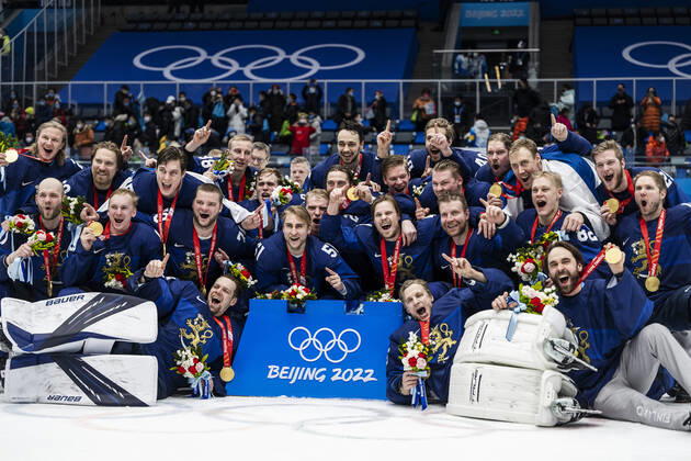 220220 Players of Finland celebrate after the men s Ice hockey, Eishockey final game between Finland and ROC (Russia) during day 16 of the 2022 Winter Olympics on February 20, 2022 in Beijing. Photo: Maxim Thore BILDBYRAN kod MT MT0334 bbeng ishockey ice hockey Olympic Games, Olympische Spiele, Olympia, OS olympics winter olympics os ol olympiska spel vinter-os olympiske leker peking peking 2022 beijing 2022 beijing 2022 olympic games beijing 2022 winter olympic games peking-os beijing-ol vinter-ol final ryssland finland russia jubel Copyright: MAXIMxTHORE BB220220MT022