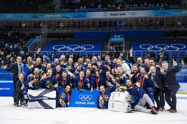 Bilder des Jahres 2022, Sport 02 Februar Sport Themen der Woche KW 07 Sport Bilder des Tages 220220 Players of Finland celebrate after the men s Ice hockey, Eishockey final game between Finland and ROC (Russia) during day 16 of the 2022 Winter Olympics on February 20, 2022 in Beijing. Photo: Maxim Thore BILDBYRAN kod MT MT0334 bbeng ishockey ice hockey Olympic Games, Olympische Spiele, Olympia, OS olympics winter olympics os ol olympiska spel vinter-os olympiske leker peking peking 2022 beijing 2022 beijing 2022 olympic games beijing 2022 winter olympic games peking-os beijing-ol vinter-ol final ryssland finland russia jubel Copyright: MAXIMxTHORE BB220220MT026
