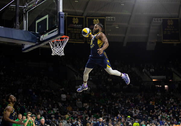 Bilder des Jahres 2022, Sport 02 Februar Sport Themen der Woche KW08 February 26, 2022: The Indiana Pacers Power Pack perform at halftime of NCAA, College League, USA Basketball game action between the Georgia Tech Yellow Jackets and the Notre Dame Fighting Irish at Purcell Pavilion at the Joyce Center in South Bend, Indiana. Notre Dame defeated Georgia Tech 90-56. CSM USA - ZUMAc04_ 20220226_zaf_c04_675 Copyright: xJohnxMersitsx