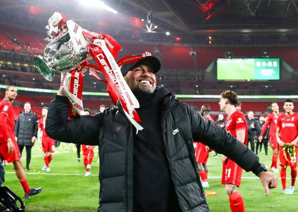 Bilder des Jahres 2022, Sport 02 Februar Sport Themen der Woche KW08 Sport Bilder des Tages Mandatory Credit: Photo by James Marsh Shutterstock (12820907dl) Jürgen Klopp celebrates winning the Carabao League Cup with the trophy Chelsea v Liverpool, EFL Carabao Cup, Final, Football, Wembley Stadium, London, UK - 27 Feb 2022 EDITORIAL USE ONLY No use with unauthorised audio, video, data, fixture lists, club league logos or live services. Online in-match use limited to 120 images, no video emulation. No use in betting, games or single club league player publications. Chelsea v Liverpool, EFL Carabao Cup, Final, Football, Wembley Stadium, London, UK - 27 Feb 2022 EDITORIAL USE ONLY No use with unauthorised audio, video, data, fixture lists, club league logos or live services. Online in-match use limited to 120 images, no video emulation. No use in betting, games or single club league player publications. Copyright: xJamesxMarsh Shutterstockx 12820907dl