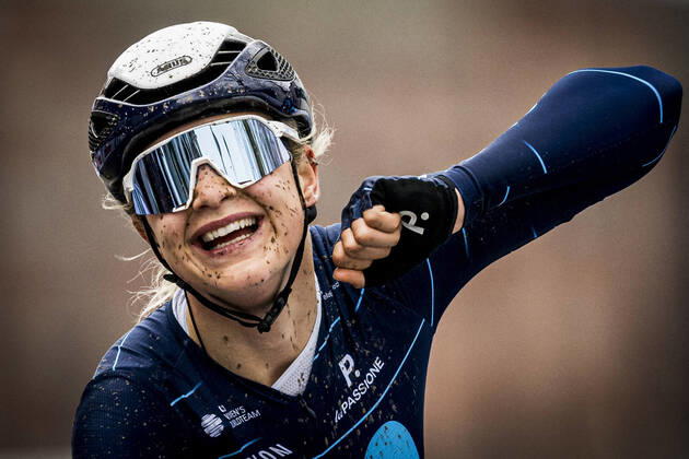 Bilder des Jahres 2022, Sport 03 März Sport Themen der Woche KW09 Sport Bilder des Tages Danish Emma Norsgaard of Movistar Team celebrates as she crosses the finish line to win the Grand Prix du Samyn one day cycling race, 99,4 km from Quaregnon to Dour, Tuesday 01 March 2022. JASPERxJACOBS  x15933705x