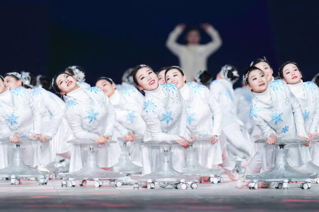 Bilder des Jahres 2022, Sport 03 März Sport Themen der Woche KW09 (220304) -- BEIJING, March 4, 2022 -- Photo taken on March 4, 2022 shows a scene of the performance during the opening ceremony of the Beijing 2022 Paralympic Winter games, Winterspiele,Spiele, Summer games at the National Stadium in Beijing, capital of China. ) (SP)CHINA-BEIJING-WINTER PARALYMPICS-OPENING CEREMONY(CN) WuxZhuang 