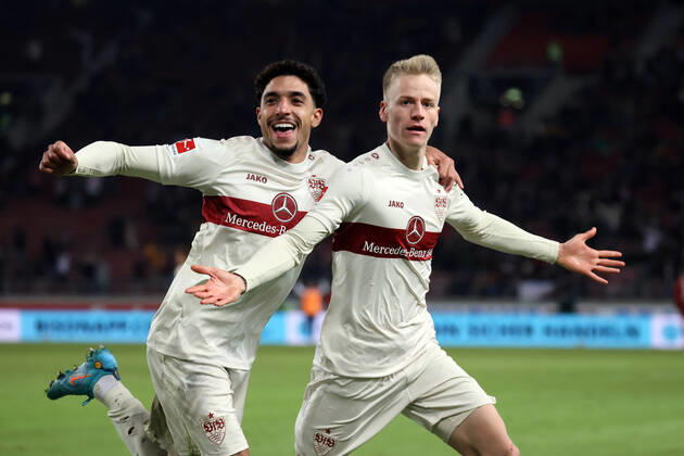 Bilder des Jahres 2022, Sport 03 März Sport Themen der Woche KW09 Sport Bilder des Tages 05.03.22 VfB Stuttgart - Borussia Mönchengladbach Deutschland, Stuttgart, 05.03.2022, Fussball, Bundesliga, VfB Stuttgart - Borussia Mönchengladbach: v.l. Omar Marmosh, Chris Führich (beide VfB Stuttgart); Jubel Tor 2:2 Führich.