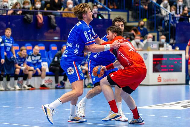 v.l. Jonathan Carlsbogard (TBV Lemgo Lippe 9), Elvar Oern Jonsson (MT Melsungen 19), Gedeon Guardiola (TBV Lemgo Lippe 30) TBV Lemgo Lippe vs. MT Melsungen, Handball, DHB-Pokal, 2021 2022, Viertelfinale, 06.03.2022 Lemgo Copyright: xEibner-Pressefotox xJanxStrohdiekx EP_JSK