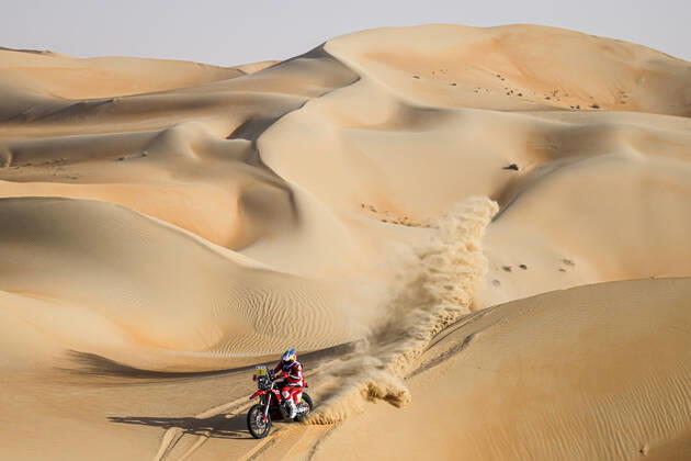 Bilder des Jahres 2022, Sport 03 März Sport Themen der Woche KW10 Sport Bilder des Tages 03 SUNDERLAND Sam (gbr), GasGas Factory Racing, KTM 450 Rally Factory Replica, FIM W2RC, action during the Stage 2 of the Abu Dhabi Desert Challenge 2022, on March 7, 2022 in the Liwa Desert, in Abu Dhabi, United Arab Emirates - AUTO - ABU DHABI DESERT CHALLENGE 2022 DPPI Panoramic  05322001_IMGL8321.JPG_