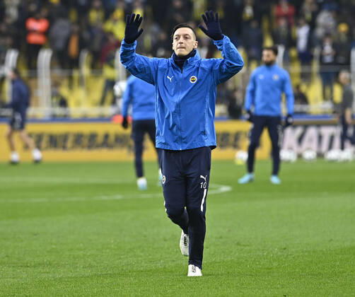 Mesut Ozil of Fenerbahce during the Turkish Super League football match between Fenerbahce and Trabzonspor at Ulker Stadium n Istanbul , Turkey on March 06 , 2022. ( Photo : Seskimphoto ) Fenerbahce vs Trabzonspor 06032022