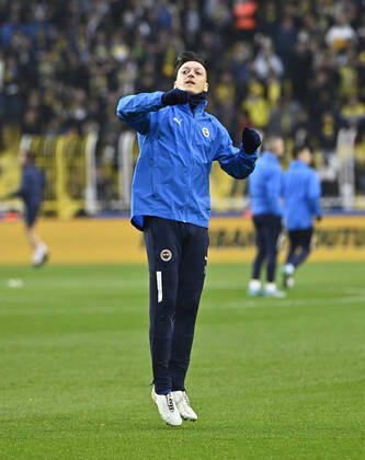 Mesut Ozil of Fenerbahce during the Turkish Super League football match between Fenerbahce and Trabzonspor at Ulker Stadium n Istanbul , Turkey on March 06 , 2022. ( Photo : Seskimphoto ) Fenerbahce vs Trabzonspor 06032022