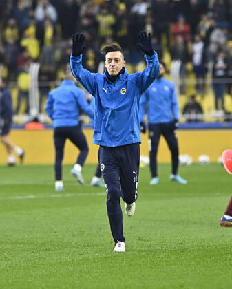 Mesut Ozil of Fenerbahce during the Turkish Super League football match between Fenerbahce and Trabzonspor at Ulker Stadium n Istanbul , Turkey on March 06 , 2022. ( Photo : Seskimphoto ) Fenerbahce vs Trabzonspor 06032022