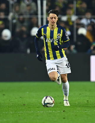 Mesut Ozil of Fenerbahce during the Turkish Super League football match between Fenerbahce and Trabzonspor at Ulker Stadium n Istanbul , Turkey on March 06 , 2022. ( Photo : Seskimphoto ) Fenerbahce vs Trabzonspor 06032022